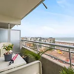 Апартаменты Luxueuze Vakantiestudio Met Zeezicht En Terras In *