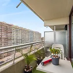 Апартаменты Luxueuze Vakantiestudio Met Zeezicht En Terras In Остенде