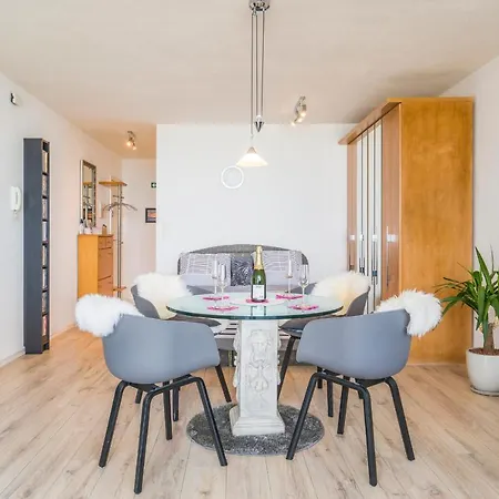 Апартаменты Luxueuze Vakantiestudio Met Zeezicht En Terras In *